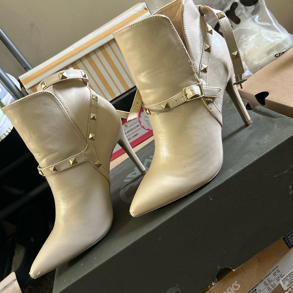 Charlotte Russe Cream Heeled Boots